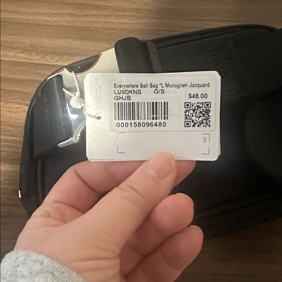 NWT Lululemon Everywhere Belt Bag *L Monogram Jacquard
LLL Geo Pattern Jacquard - Picture 9 of 10